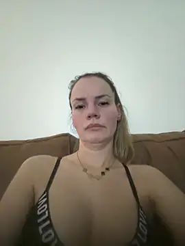 Cutebrowneyes  online show from 5, 1, 2026