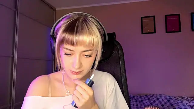 EmilySkyline online show from 21, 11, 2025