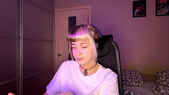 EmilySkyline online show from 12, 11, 2025