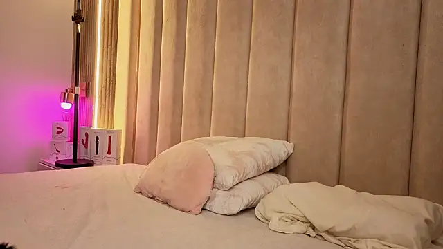 Iamnyxy online show from 15, 4, 2026