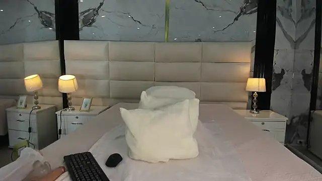 Lucy Vegas online show from 12, 2, 2026