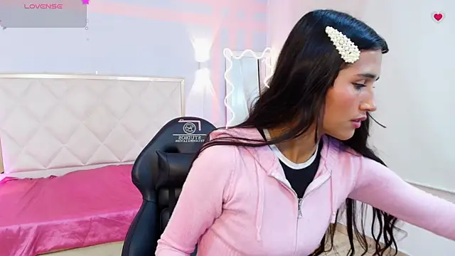 Snapshot of Ariannaa_tay chatting on 15, 11, 2025 Ariannaa tay online show from 15, 11, 2025