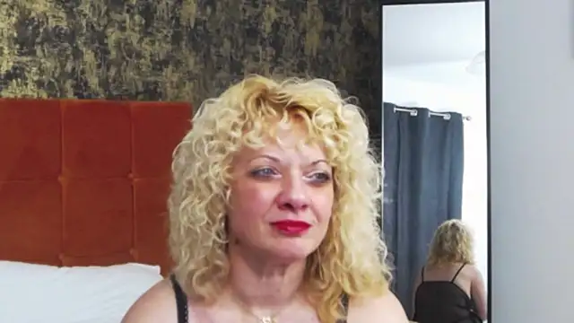 LittleCurlyGirl online show from 28, 11, 2025