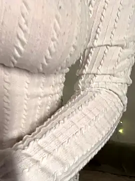 yoyogirlx online show from 21, 12, 2025