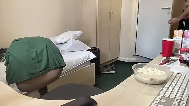 Snapshot of coach-karl chatting on 4, 4, 2026 coach-karl online show from 4, 4, 2026