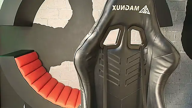 MyStrongSubmissive online show from 28, 11, 2025