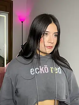 Hannaah wood online show from 19, 11, 2025