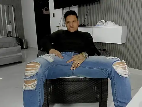 Snapshot of master_leather chatting on 10, 7, 2026 master leather online show from 10, 7, 2026