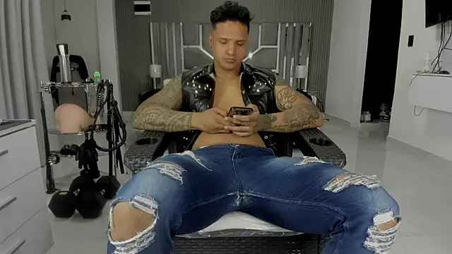 Snapshot of master_leather chatting on 26, 6, 2026 master leather online show from 26, 6, 2026