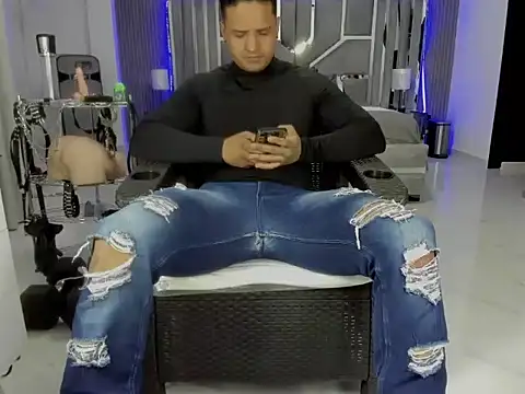 Snapshot of master_leather chatting on 10, 7, 2026 master leather online show from 10, 7, 2026