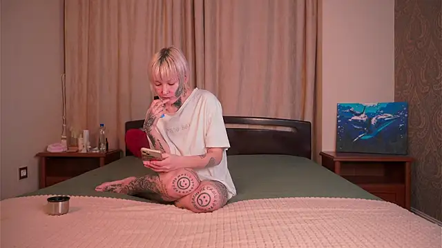 IsauraGarratt online show from 26, 11, 2025