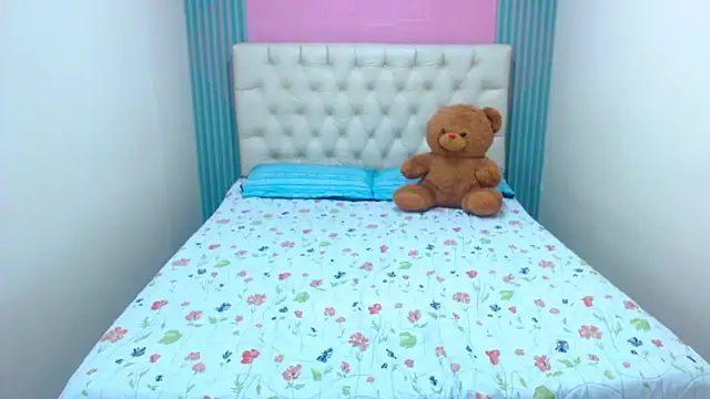 Ashley Diamont online show from 18, 11, 2025