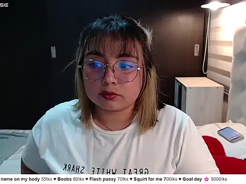 YiniBelle online show from 12, 3, 2026