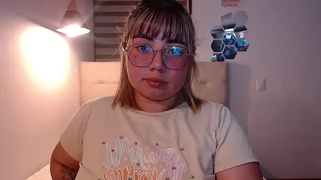 YiniBelle online show from 26, 11, 2025