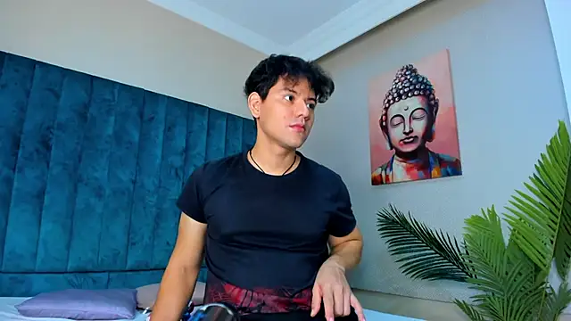 Snapshot of DhannLee chatting on 24, 11, 2025 DhannLee online show from 24, 11, 2025