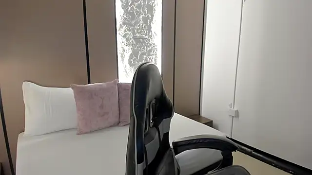 cloee20  online show from 20, 12, 2025