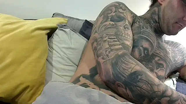 Snapshot of tattsNcock chatting on 21, 6, 2026 tattsNcock online show from 21, 6, 2026