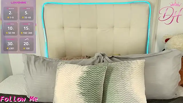 Daphne Hills online show from 24, 4, 2026