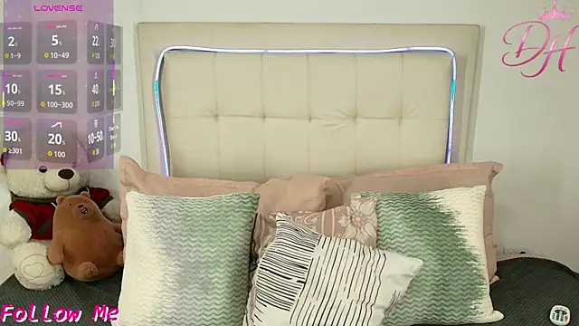 Daphne Hills online show from 10, 4, 2026