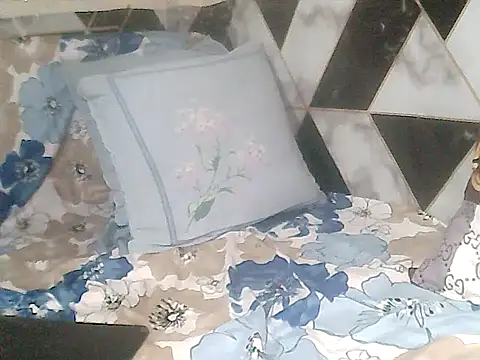 loriepinay46 online show from 18, 12, 2025