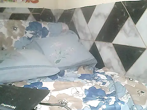 loriepinay46 online show from 18, 12, 2025