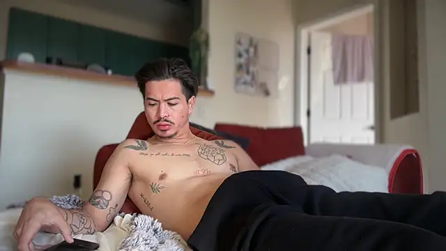 nudecouple100 online show from 1, 12, 2025