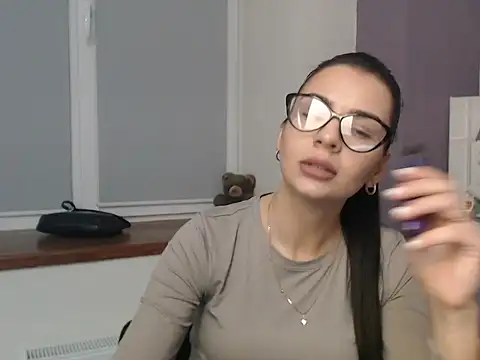 divina kira online show from 26, 11, 2025