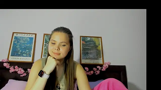 Snapshot of Kira_love_81 chatting on 9, 6, 2026 Kira love 81 online show from 9, 6, 2026
