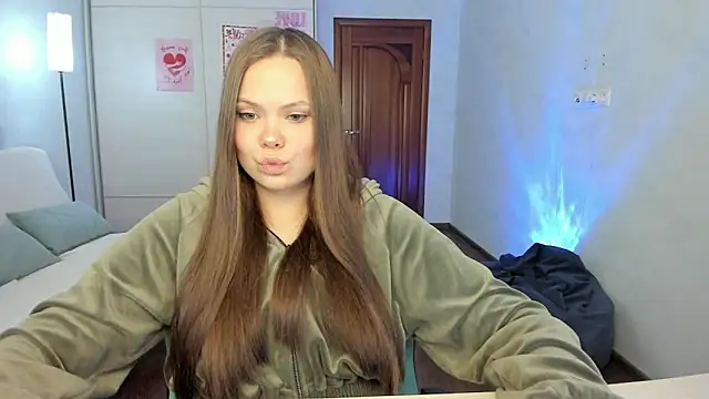 Kira love 81 online show from 9, 4, 2026