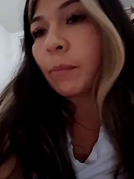 LatinaCalienteMilf online show from 12, 11, 2025