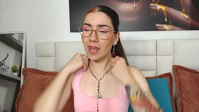 AriLumi online show from 25, 11, 2025