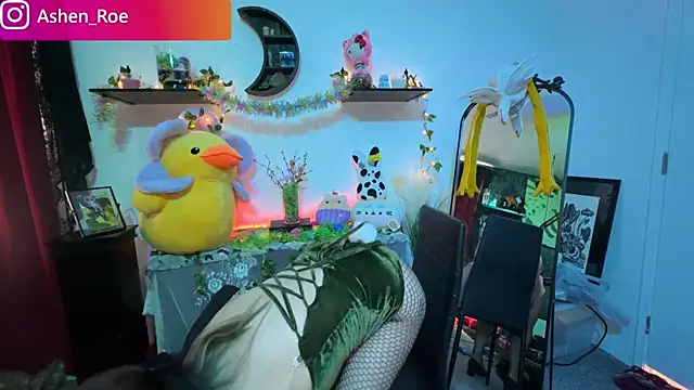 AshenRoe online show from 5, 4, 2026