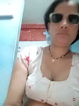 Snapshot of beutiful_hot chatting on 9, 6, 2026 beutiful hot online show from 9, 6, 2026