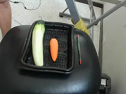 Snapshot of ivana_latina chatting on 19, 12, 2025 ivana latina online show from 19, 12, 2025