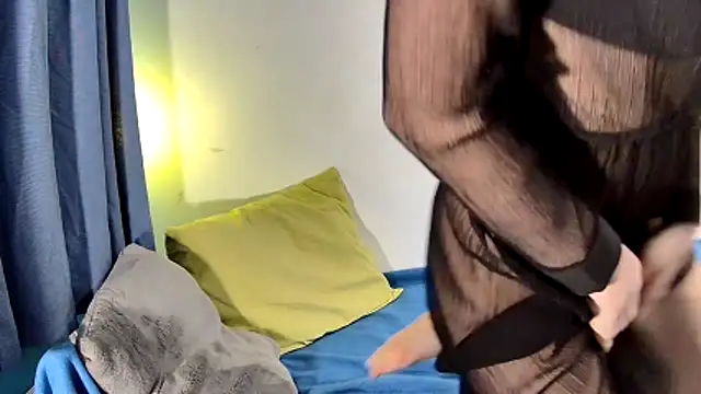 Leila cam18 online show from 17, 12, 2025