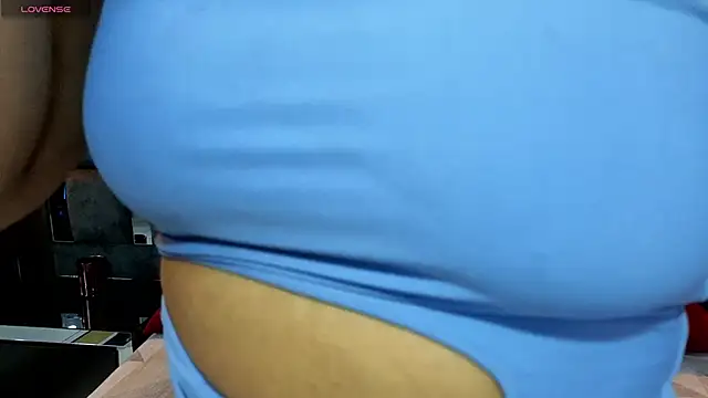 IssaJones  online show from 28, 11, 2025