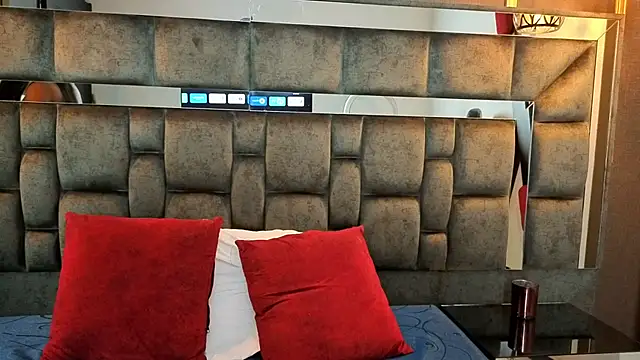 IssaJones  online show from 14, 11, 2025