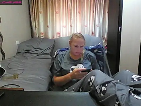 Snapshot of JenniDeep chatting on 4, 7, 2026 JenniDeep online show from 4, 7, 2026