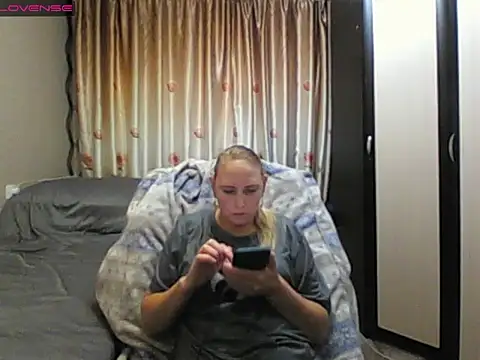 Snapshot of JenniDeep chatting on 4, 6, 2026 JenniDeep online show from 4, 6, 2026