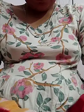 Snapshot of isha_sharma2002 chatting on 24, 11, 2025 isha sharma2002 online show from 24, 11, 2025