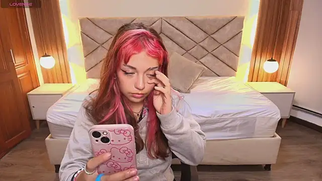 Snapshot of Laracooper_ chatting on 9, 2, 2026 Laracooper online show from 9, 2, 2026