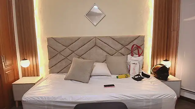 Snapshot of Laracooper_ chatting on 27, 2, 2026 Laracooper online show from 27, 2, 2026