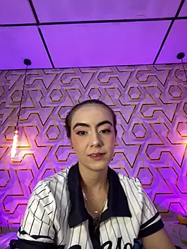 MelanyyJhonson15 online show from 4, 7, 2026