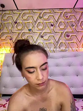 MelanyyJhonson15 online show from 5, 4, 2026