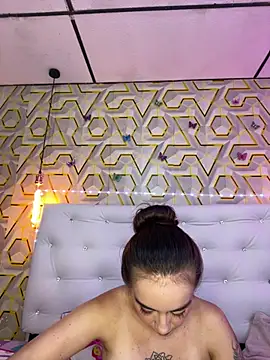 MelanyyJhonson15 online show from 12, 4, 2026