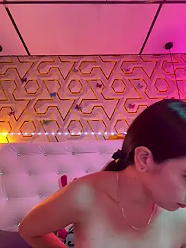 MelanyyJhonson15 online show from 4, 2, 2026