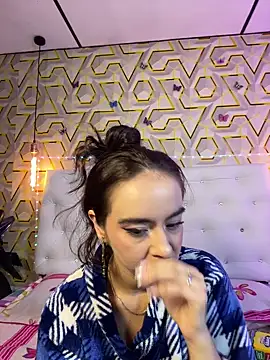 MelanyyJhonson15 online show from 27, 5, 2026