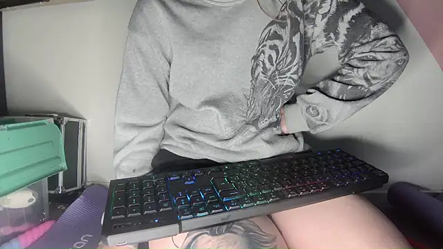 secretcouple 00 online show from 13, 1, 2026