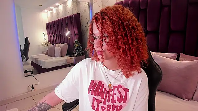 avrilwaynee online show from 2, 12, 2025