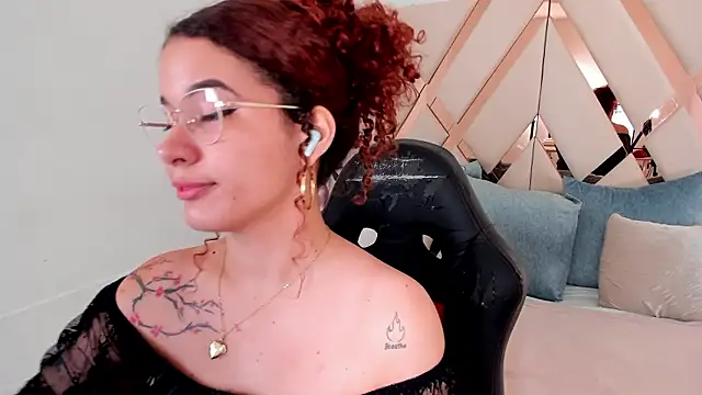 Snapshot of avrilwaynee chatting on 13, 2, 2026 avrilwaynee online show from 13, 2, 2026